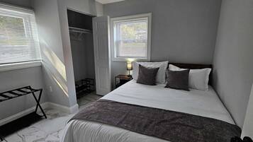 5 bedrooms, desk, free WiFi, bed sheets