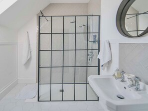 Towels - 5 bedroom accommodation in Bembridge (Bembridge)