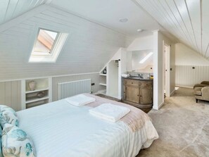 5 bedrooms, free WiFi, bed sheets
