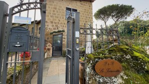 Exterior - Le Terrecotte (Sutri)