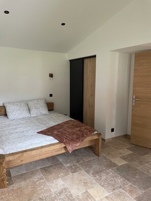 3 bedrooms, bed sheets