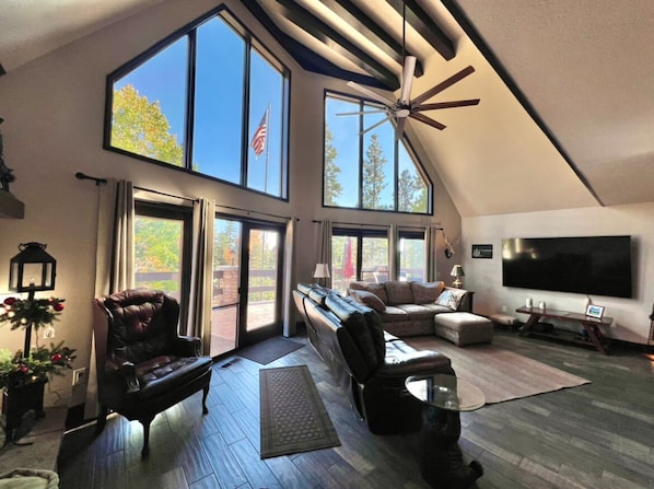 Smart TV, fireplace, video games, table tennis