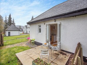 Outdoor dining - 1 bedroom accommodation in Kirkhill, near Inverness (Kirkhill, near Inverness)