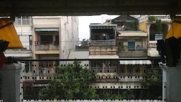 Habitación doble económica, vista a la ciudad | Terraza o patio