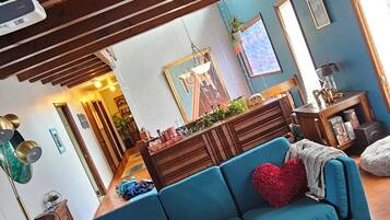 Smart TV, DVD player, books, music library