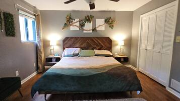 3 bedrooms, desk, iron/ironing board, free WiFi