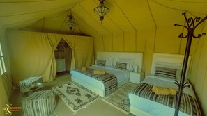 Tripla Deluxe, vista deserto | Postazione laptop, Wi-Fi gratuito