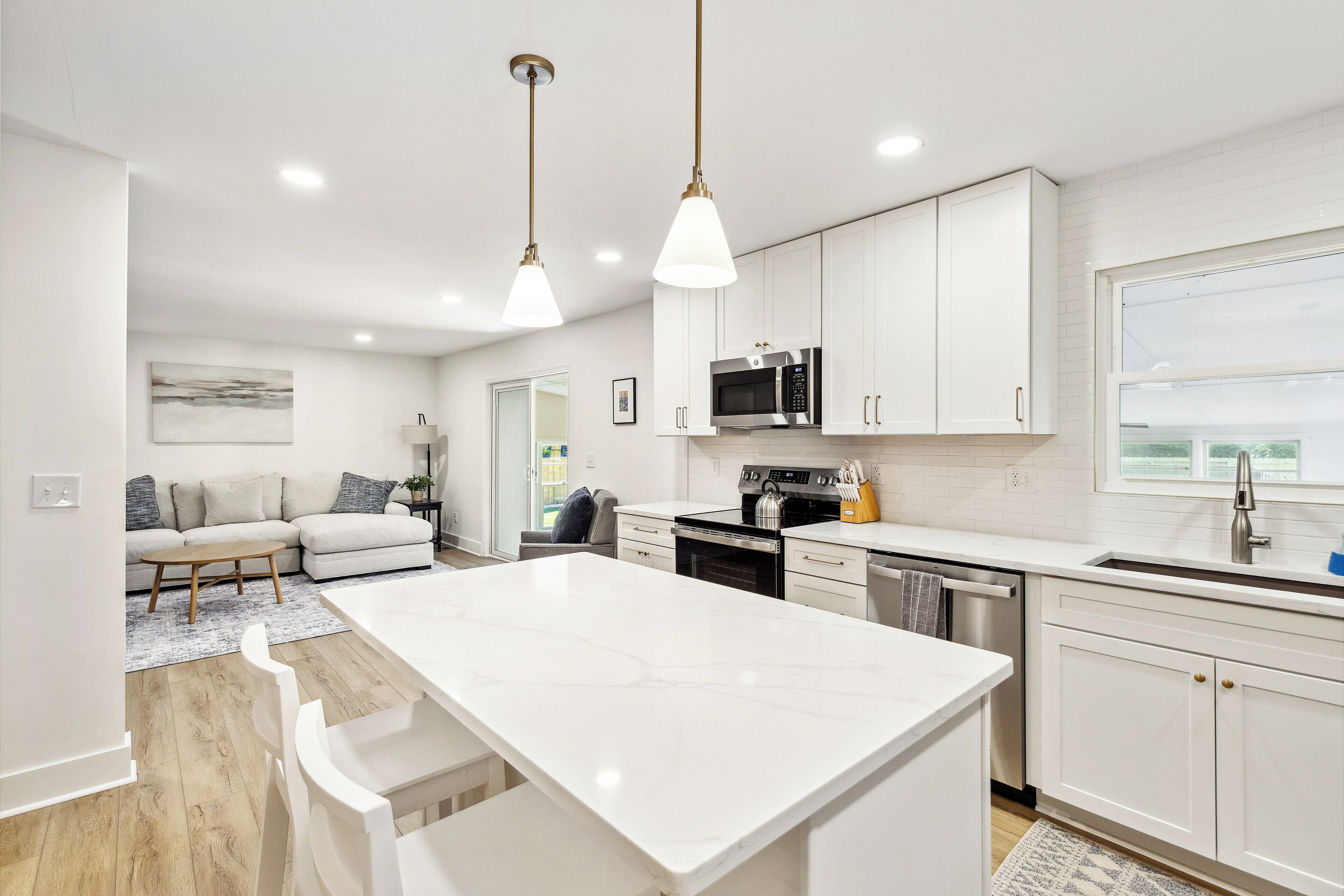 ثلاجة، ميكروويف، فرن، موقد طهي مسطح