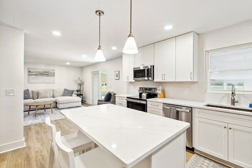 Private Pool~King Beds~Fire Pit~Sunroom~Near Charleston