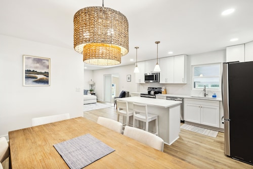 Private Pool~King Beds~Fire Pit~Sunroom~Near Charleston