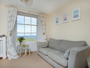 Living area - 2 bedroom accommodation in Ilfracombe (Ilfracombe)