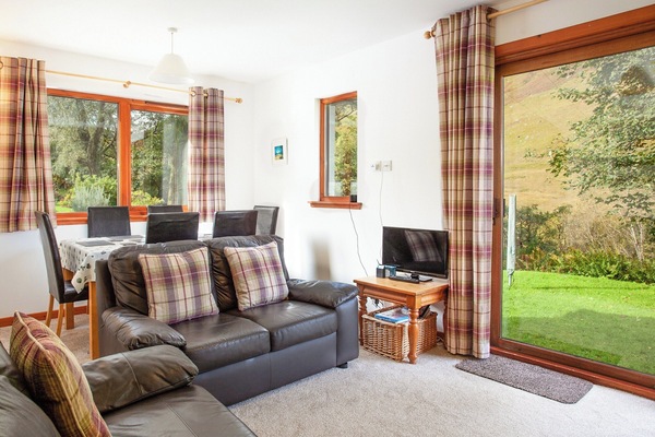 Living room/dining room | Bidean Cottage - Glencoe Mountain Cottages, Glencoe