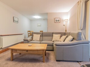 TV - 3 bedroom accommodation in Carlisle (Carlisle)