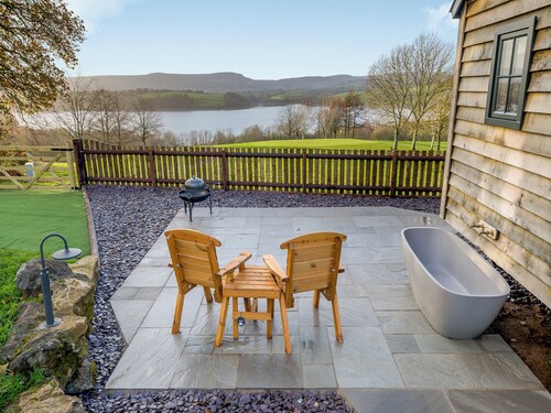 Enjoy a romantic retreat at this luxurious shepherd’s hut.