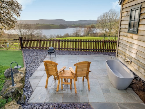 Enjoy a romantic retreat at this luxurious shepherd’s hut.