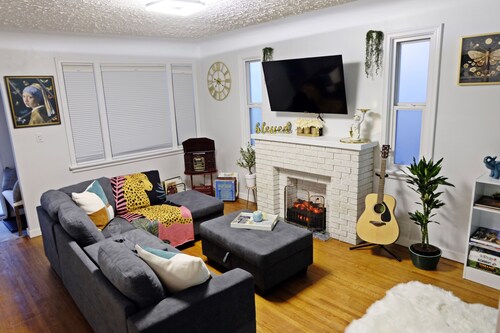 Pretty home in the heart of Edmonton. Main floor, Pet-Friendly!