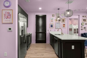 Interior - Swiftie Suite1mile to Broadway, Rooftop lounge,5bed in lovely Downtown Nashville (Nashville)