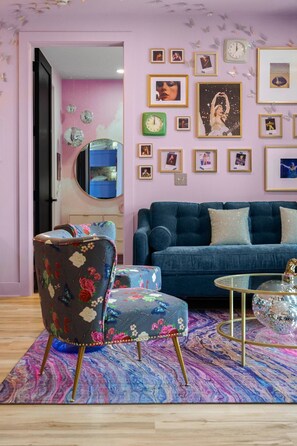 Smart TV, table football - Swiftie Suite1mile to Broadway, Rooftop lounge,5bed in lovely Downtown Nashville (Nashville)