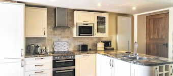 2 bedroom accommodation in West Pennard, near Glastonbury