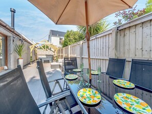 Outdoor dining - Hunters Lodge - UK41503 (Hundleton, near Pembroke)