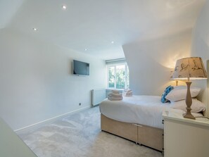 3 bedrooms, free WiFi, bed sheets