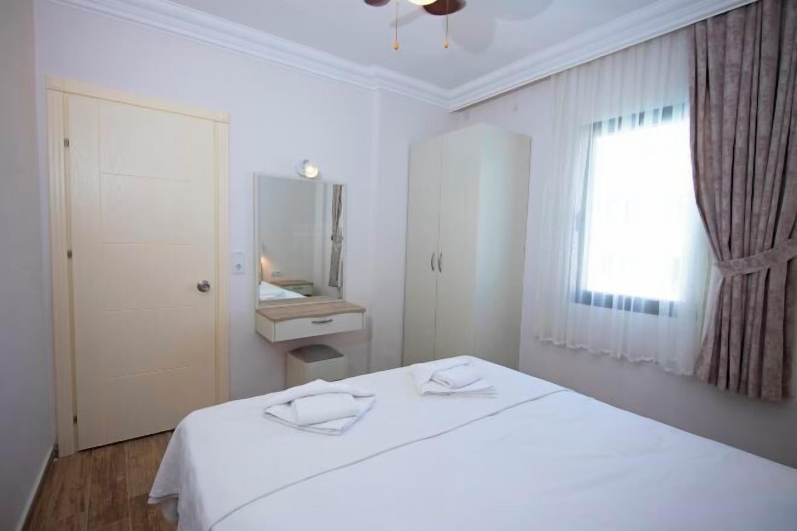 Literie de qualité supérieure, coffres-forts dans les chambres, bureau