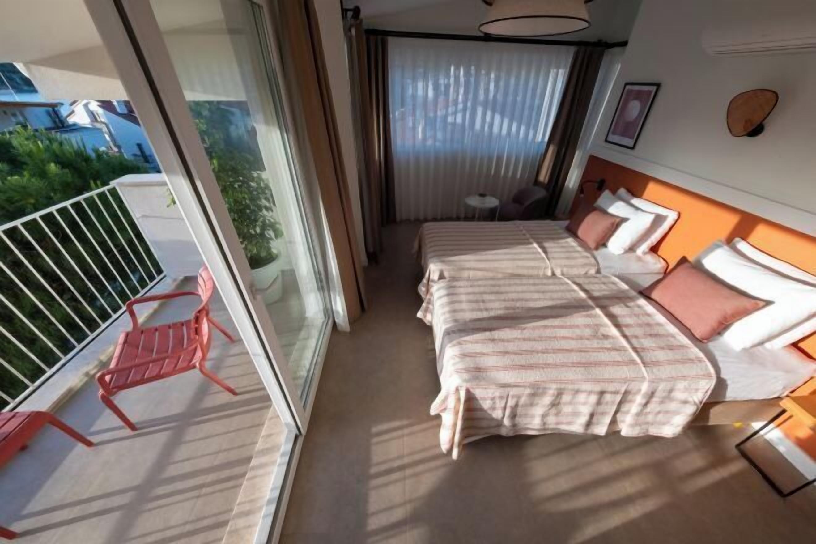 Literie de qualité supérieure, coffres-forts dans les chambres, bureau