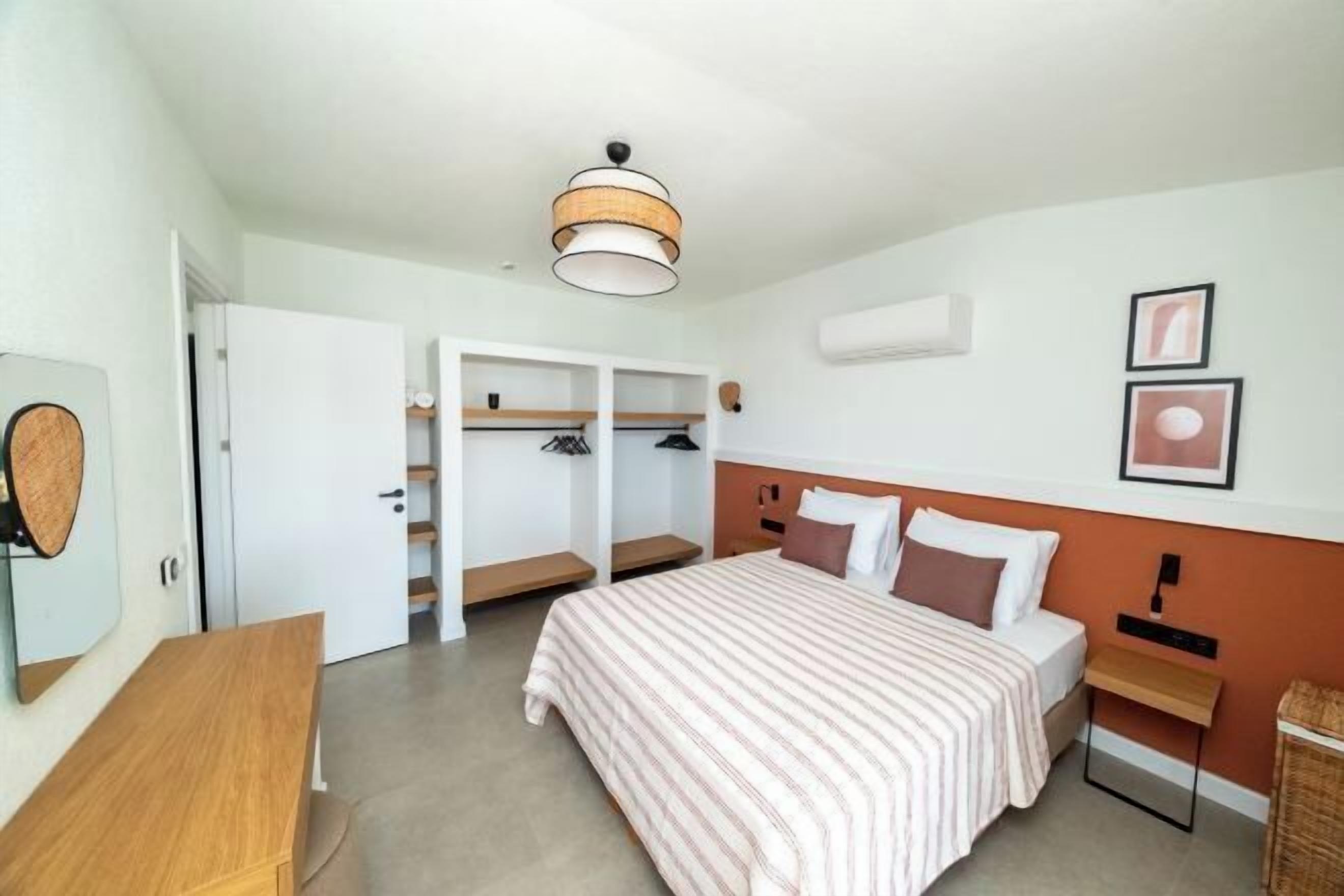 Literie de qualité supérieure, coffres-forts dans les chambres, bureau