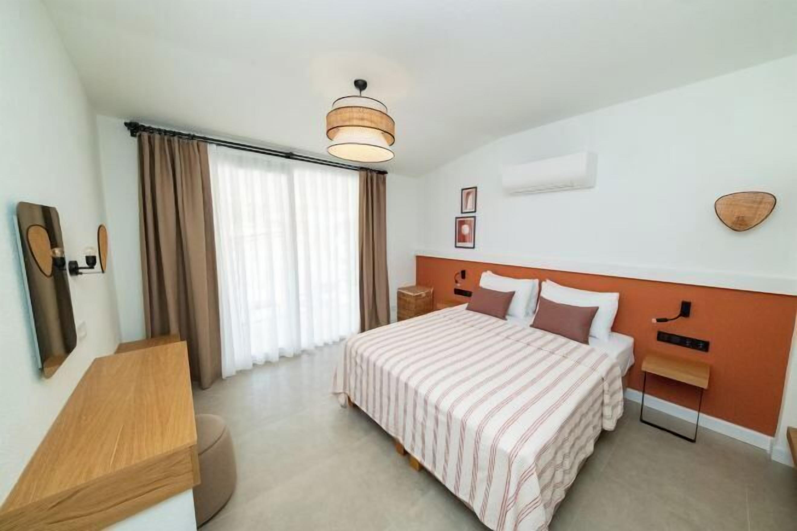 Literie de qualité supérieure, coffres-forts dans les chambres, bureau