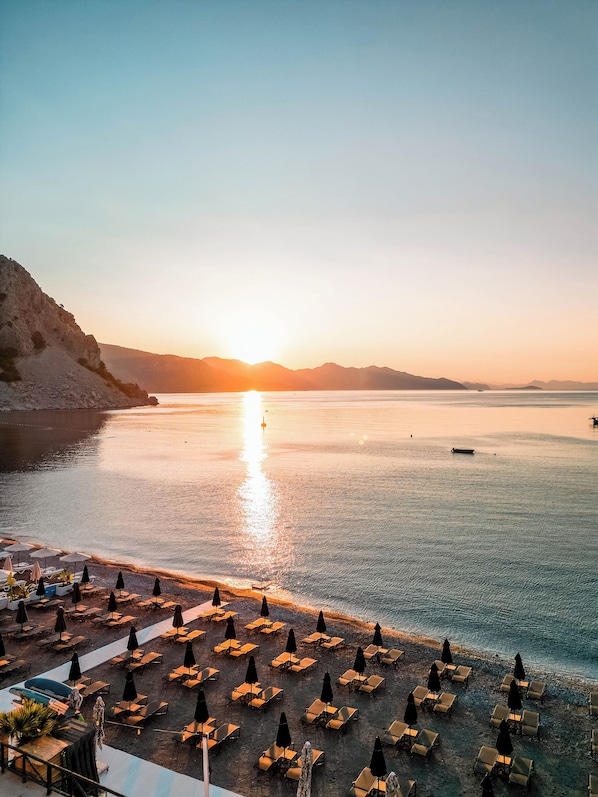 Private beach, free beach cabanas, beach shuttle, sun loungers - Diplomat Suites (Marmaris)