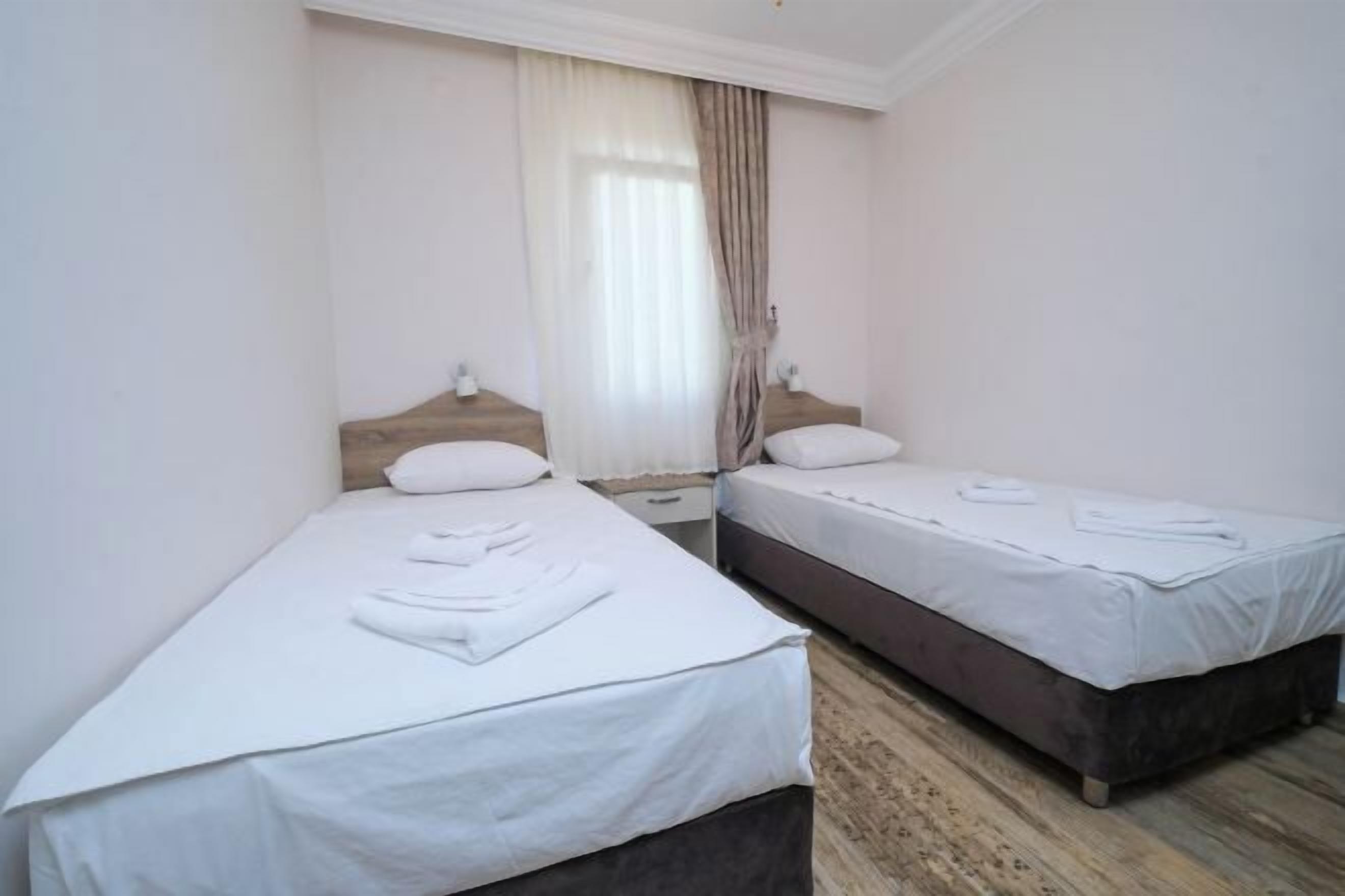 Literie de qualité supérieure, coffres-forts dans les chambres, bureau