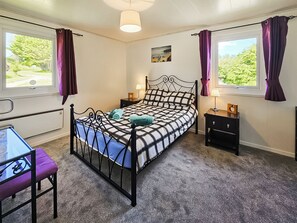 2 bedrooms, bed sheets - 2 bedroom accommodation in Woolsery, near Hartland (Woolsery, near Hartland)
