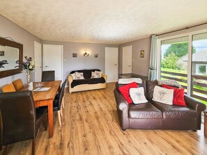 TV - 2 bedroom accommodation in Woolsery, near Hartland (Woolsery, near Hartland)