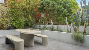 Outdoor dining - Ray of Sunshine, Wamberal Isyd (Wamberal)