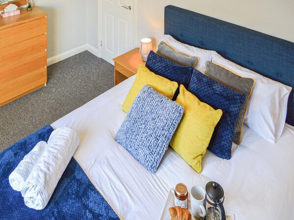 2 bedrooms, WiFi, bed sheets