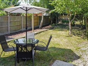 Outdoor dining - 2 bedroom accommodation in Lincoln (Lincoln)