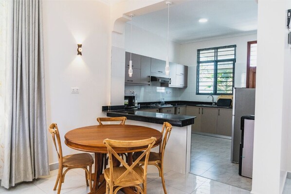 Cookware/dishes/utensils, dining tables - Spacious 2-Bedroom Family Oasis in the City (Nairobi)