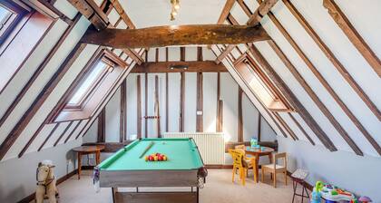 Lovely barn in a beautiful setting with swimming pool.