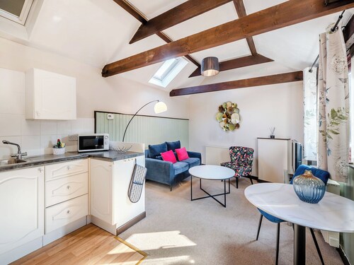 Lovely barn in a beautiful setting with swimming pool.