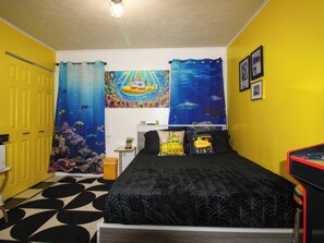 3 bedrooms, desk, iron/ironing board, WiFi - Rock N Roll (Sandusky)