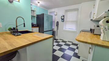 Micro-ondes, four, plaque de cuisson, lave-vaisselle