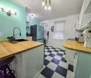 Micro-ondes, four, plaque de cuisson, lave-vaisselle