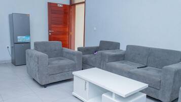 Schreibtisch, laptopgeeigneter Arbeitsplatz, kostenloses WLAN