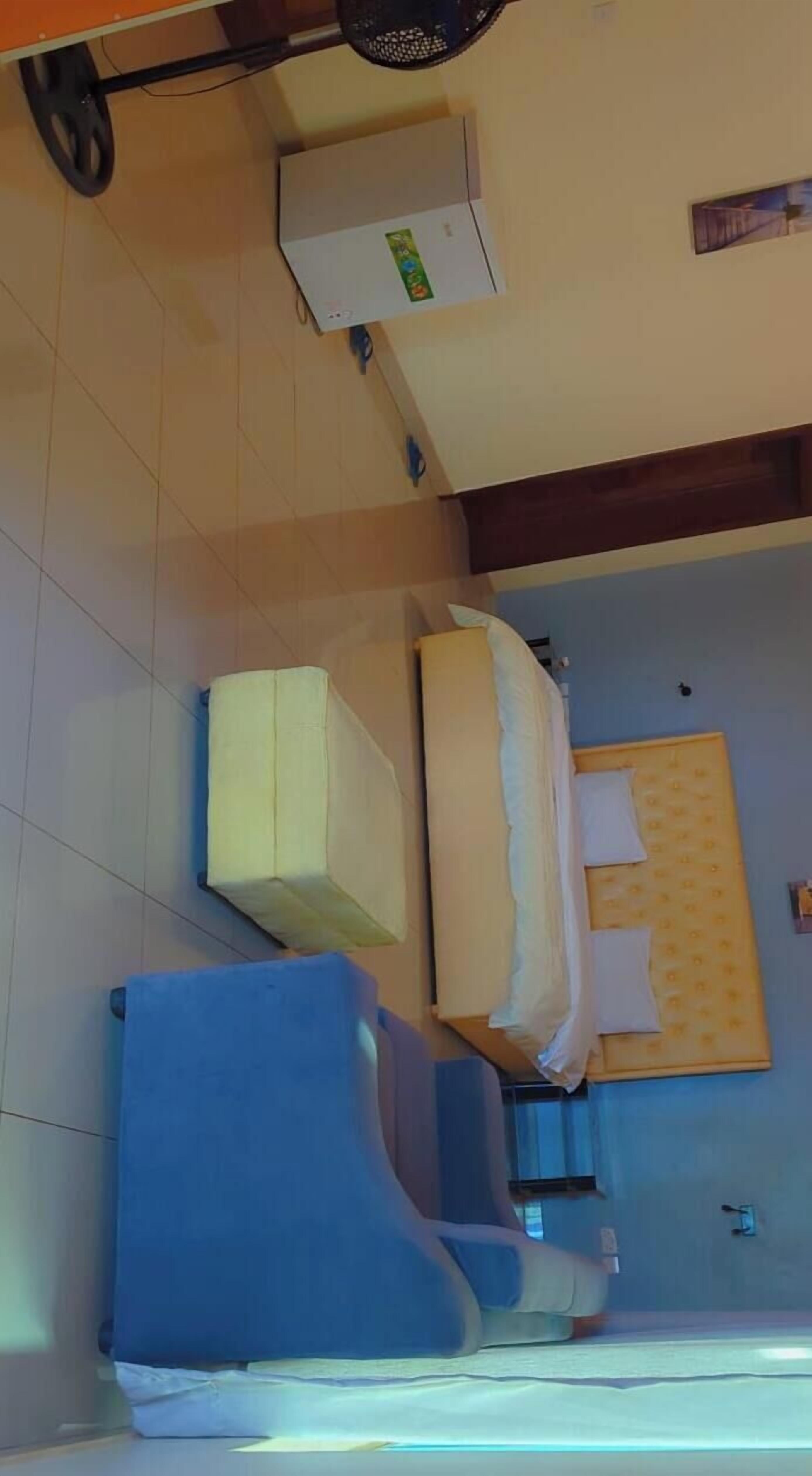Desk, laptop workspace, WiFi (free)
