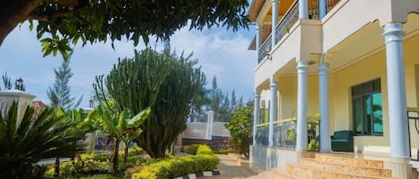 ด้านหน้าที่พัก