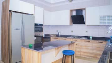 Makan di kamar