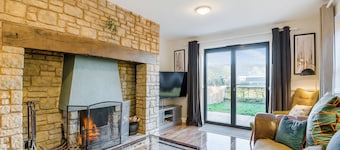 Cromwell House - UK42450