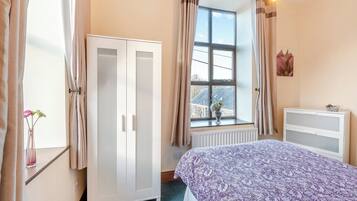 1 bedroom, free WiFi, bed sheets