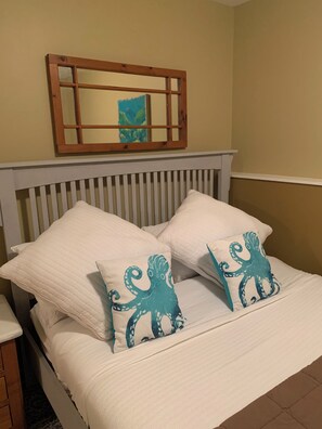 1 bedroom, desk, free WiFi, bed sheets