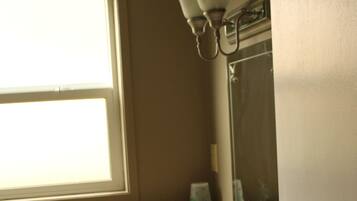 Bruser, hårtørrer, håndklæder, Sæbe